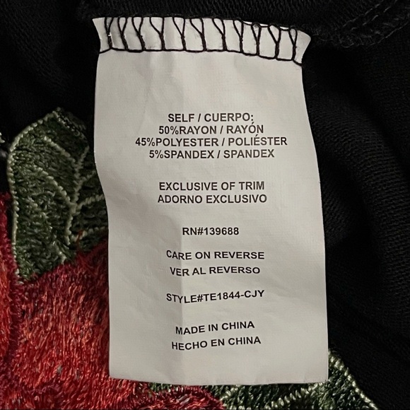 Black Long Sleeve Red Rose Appliqué Hem Sweater - Picture 7 of 9